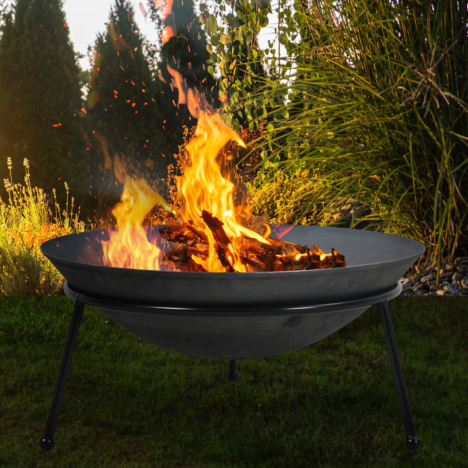 TAINO Feuerschale Gusseisen 60 cm - Ambientebild Garten Feuer