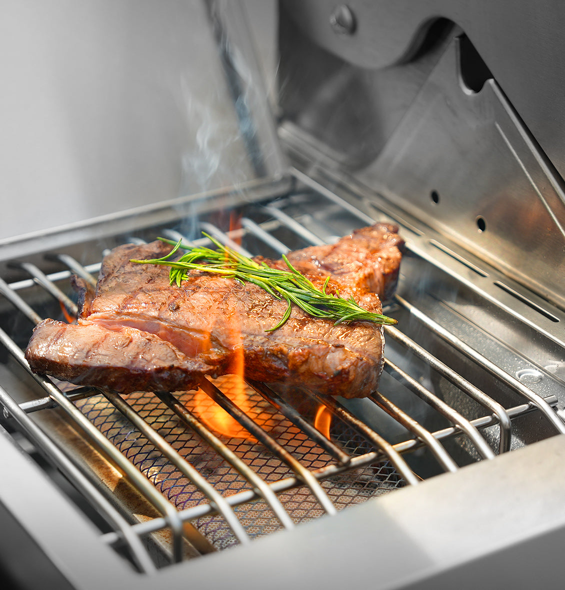 TAINO PLATINUM YAMARA 4+2 Edelstahl Gasgrill 4-Brenner Spar-Angebot mit Abdeckhaube - Steak scharf anbraten