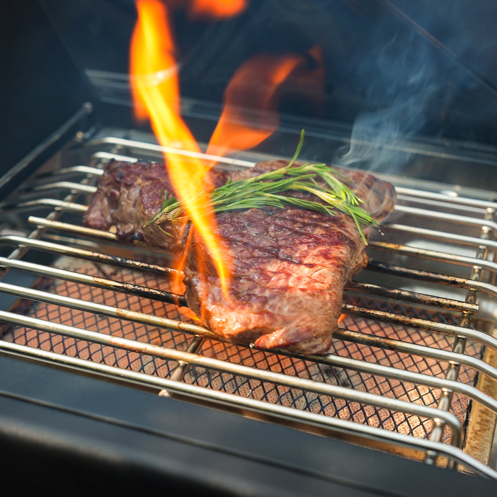 TAINO PLATINUM YAMARA DARK 6+2 Gasgrill 6-Brenner Spar-Angebot mit Abdeckhaube - Steak auf dem Grill