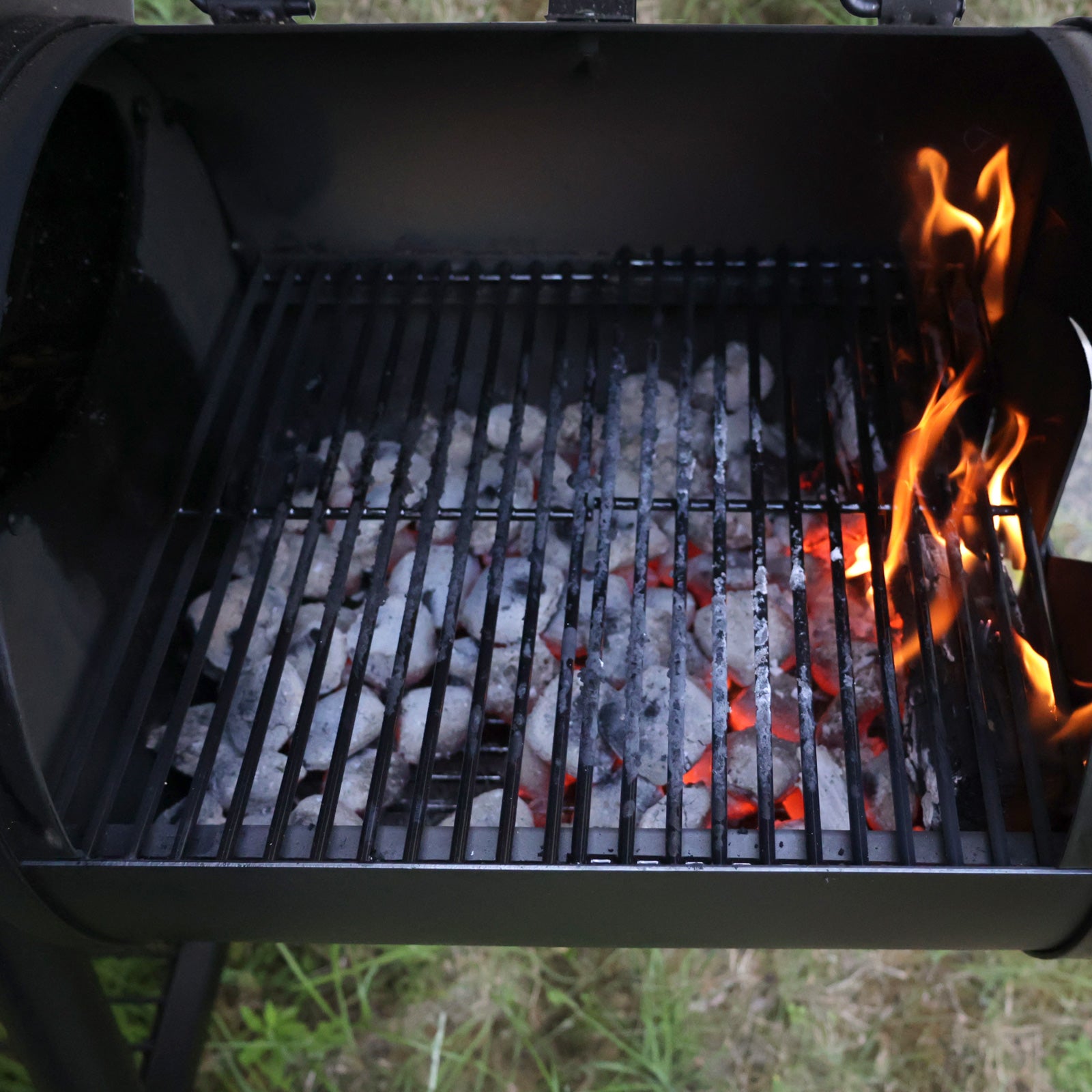 TAINO CHIEF Profi Smoker - Räucherofen - Brennkammer mit Glut