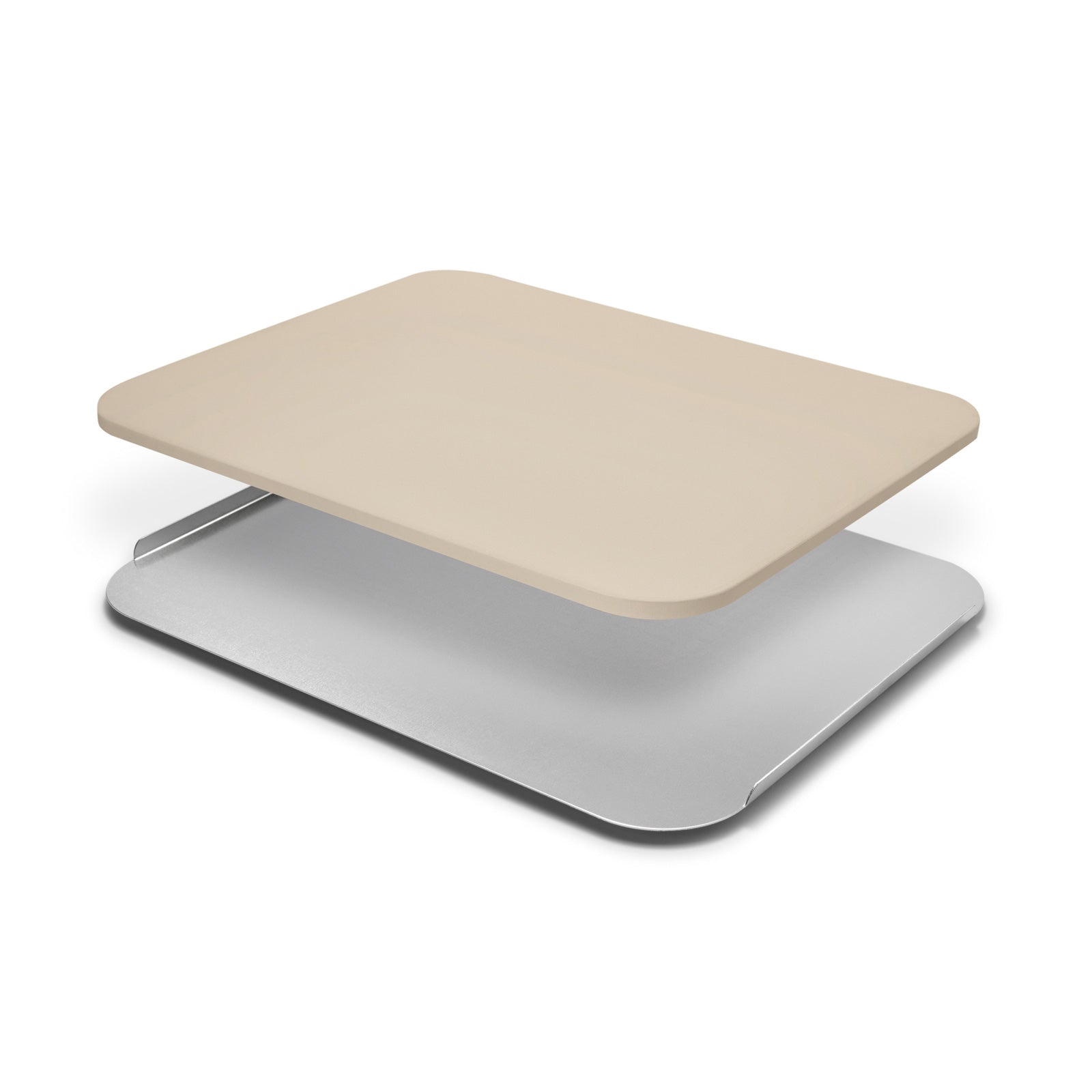 Ein Pizzastein für Grill und Backofen schwebt über dem passenden Blech