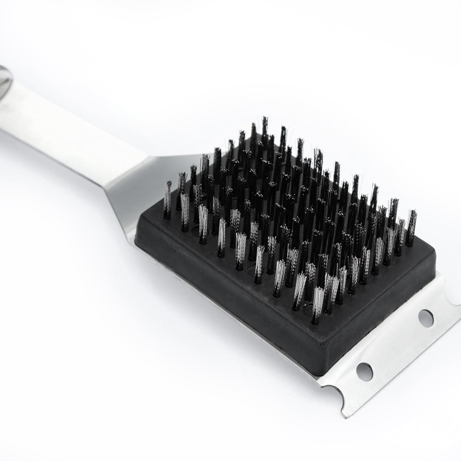 Nahaufnahme der Metallborsten der Grillbürste