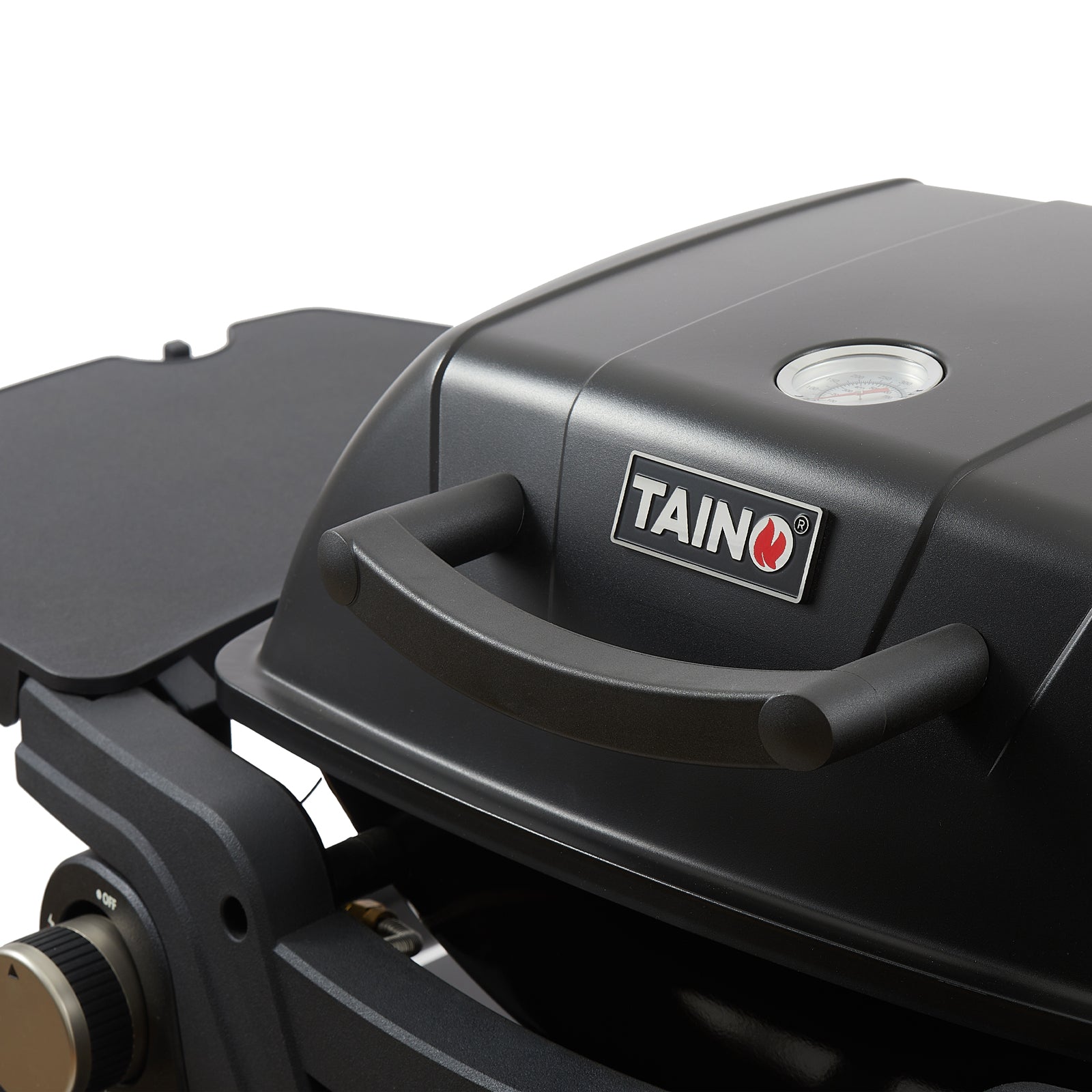 TAINO MAHTO Gas Tischgrill - Detailansicht Griff und Logo am Deckel