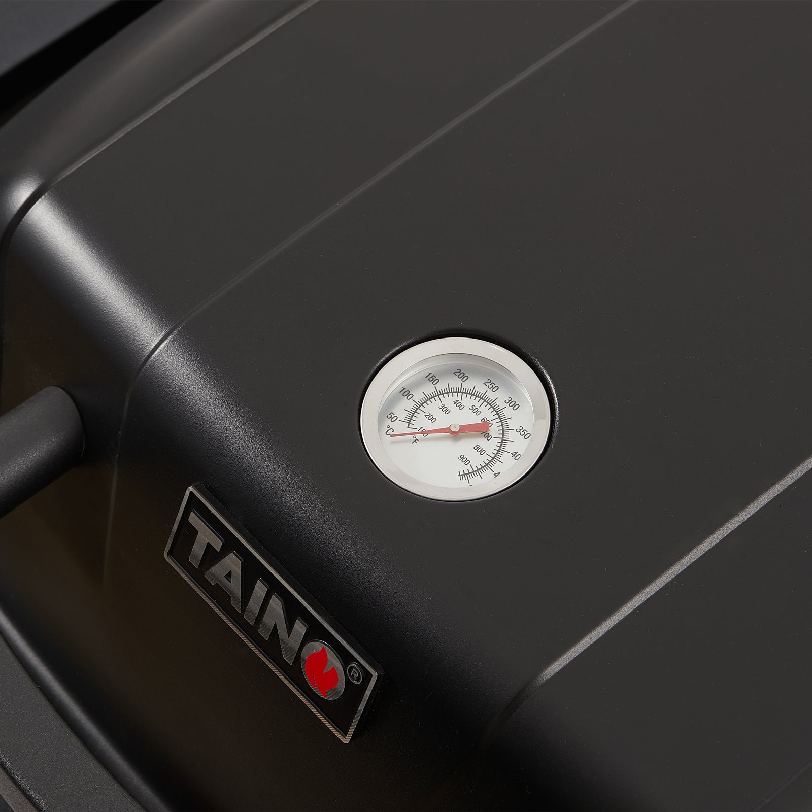 TAINO MAHTO Gas Tischgrill - Detailansicht Thermometer im Deckel
