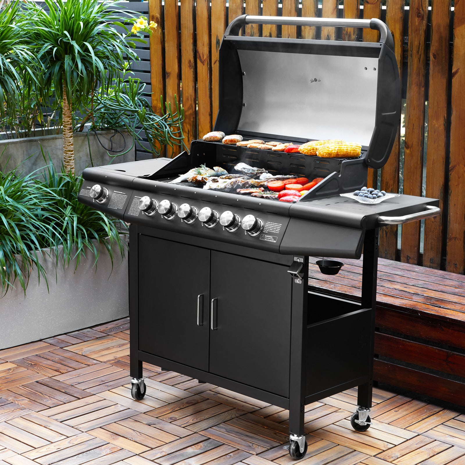 TAINO Red 6+1 - 6-Brenner Gasgrill mit Kochplatte - Ambientebild Grillgut