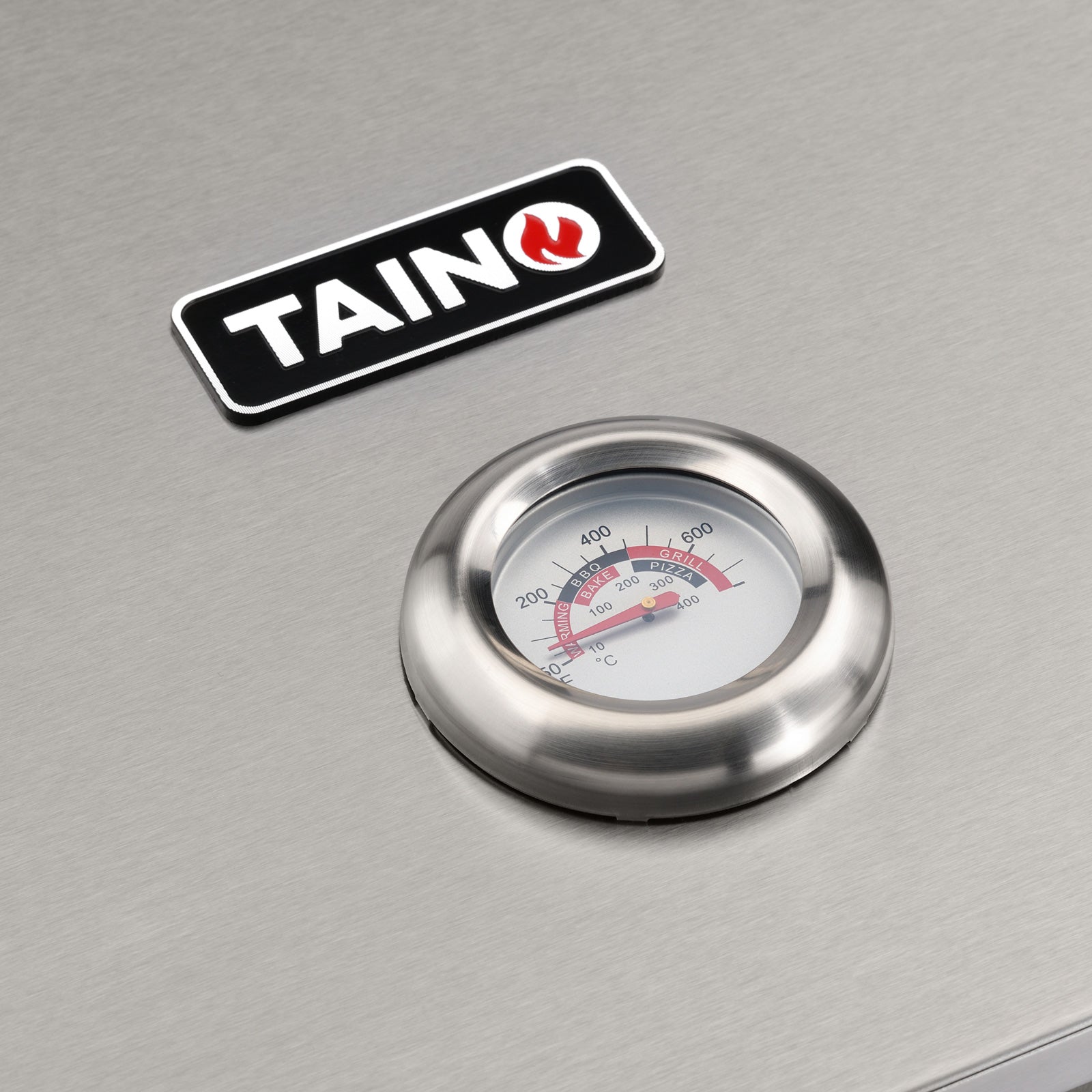 Nahaufnahme des Thermometers in der TAINO Edelstahl Pizzabox - darüber das TAINO Logo