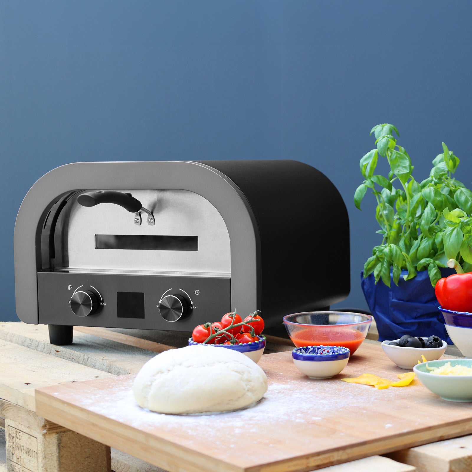 TAINO Elektrischer Pizzaofen für zuhause - Ambiente mit Pizzazutaten