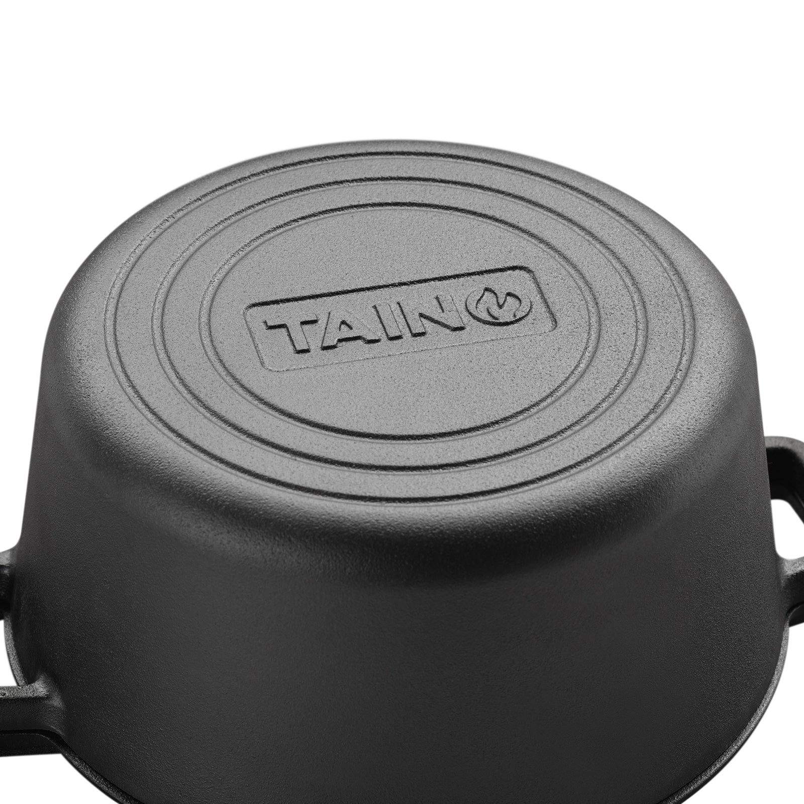 Der TAINO Dutch Oven von unten mit TAINO Logo