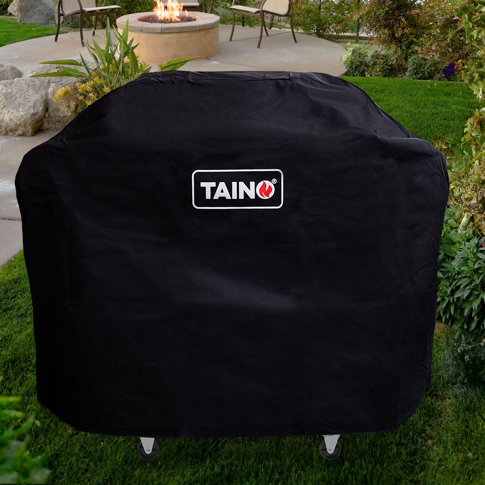 TAINO RED 4+1 Gasgrill abgedeckt mit der Abdeckhaube im Garten stehend