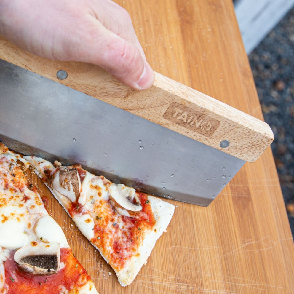 Pizzaschneider mit Holzgriff
